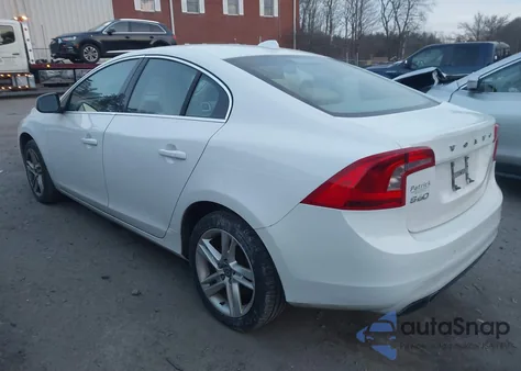 2015 Volvo S60 T5 Premier z USA, uszkodzony, nr VIN YV1612TB8F1314640